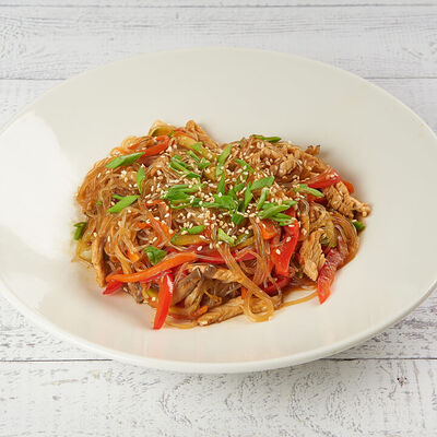 Лапша Фунчоза с индейкой, овощами и устричным соусом в АндерСон по цене 420 ₽