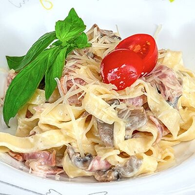 Фетучини с ветчиной и грибами в От шефа по цене 480 ₽