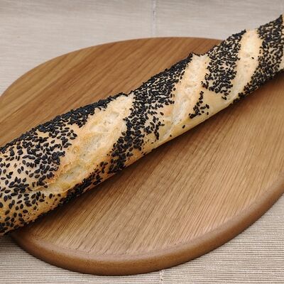 Багет большой с черным кунжутом в Кафе-пекарня Susser по цене 130 ₽