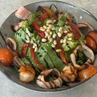 Салат с морепродуктами в Буфет царица