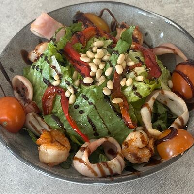 Салат с морепродуктами в Буфет царица по цене 550 ₽