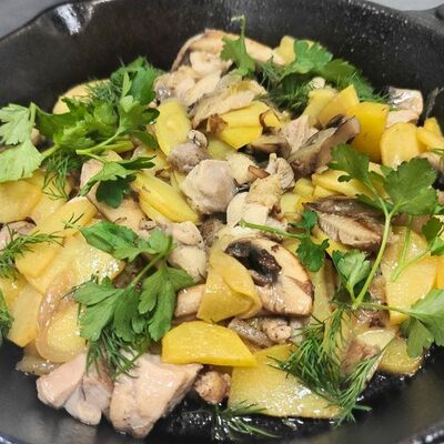 Жаркое с курицей и грибами в Bistro 113 по цене 550 ₽