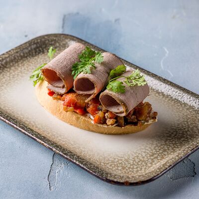 Брускетта с ростбифом в Дюшес по цене 450