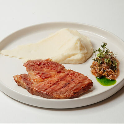 Копченый стейк из свиной шеи в Сны любимого кота по цене 685 ₽