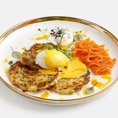 Картофельные драники со слабосоленым лососем и цукини в Coffee Boom по цене 870 ₽