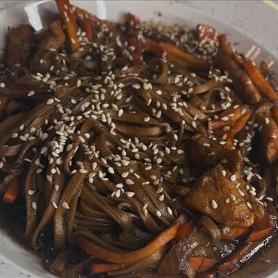 Соба с овощами и куриной грудкой в Генрих и Генриетта по цене 320 ₽