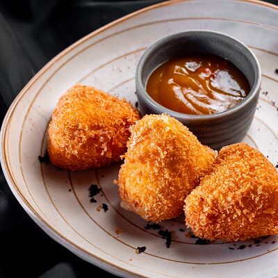 Сыр Бри с манго-соусом в Gatsby по цене 480 ₽