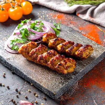 Люля-кебаб из говядины в Жарим на углях по цене 965 ₽