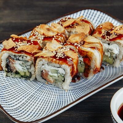 Ролл Канада с угрем и лососем в Эбби Noodles & Sushi Bar по цене 490