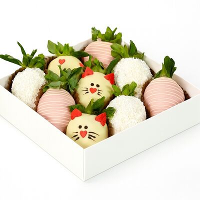 Клубника Hello kitty S в Клубника в шоколаде VeryBerryLab по цене 3990 ₽