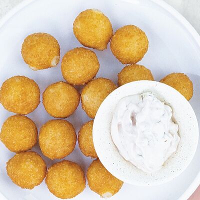 Сырные шарики с соусом тартарв Тальятелло по цене 420 ₽