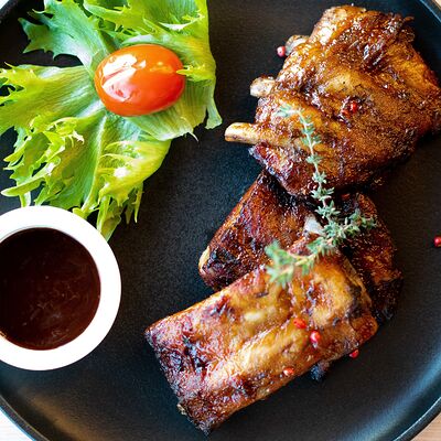 Свиные ребрышки BBQ в Caffe del centrale по цене 988 ₽