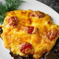 Куриное филе с помидором и сыром в Гостиный дом