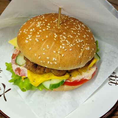 Чизбургер в Мангал №1 по цене 490 ₽