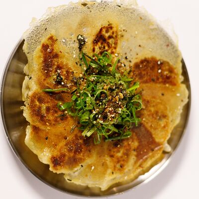 Гедза с курицей и креветкой в Can по цене 680 ₽