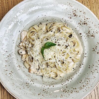 Паста с курицей и грибами в Traveler's Coffee по цене 498 ₽