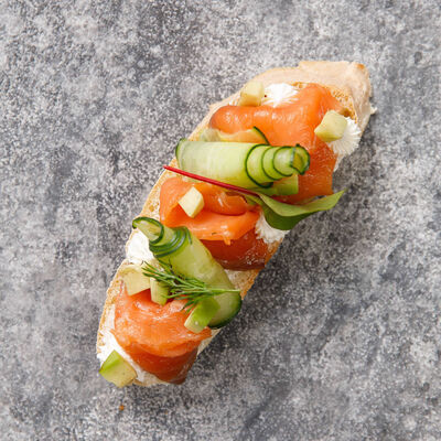 Брускетта с лососем слабой соли в Pizzahouse по цене 210 ₽