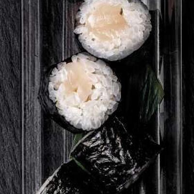 Хосомаки с гребешком в Hanami по цене 780 ₽