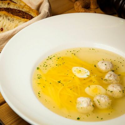 Куриный суп в Wine room gallery по цене 450 ₽