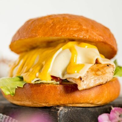 Бургер Чикен Карри в Mesto Burger по цене 239