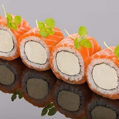 Ролл филадельфия классическая в Bluefin по цене 2080 ₽