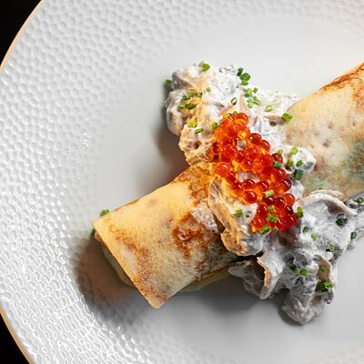 Блин с креветками, шпинатом и шампиньонами в More More по цене 755