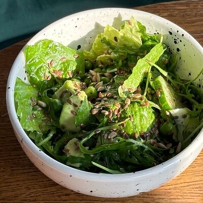 Зеленый салат с артишоками в Кофеин по цене 669 ₽