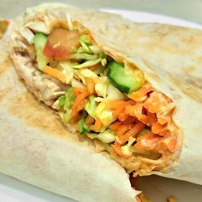 Шаурма с курицей в Шашлычная Одил по цене 405 ₽