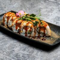 Роллы с копченым лососем и хрустящим луком 4 шт в Yoki
