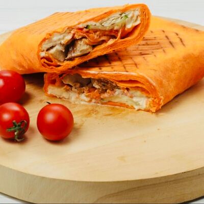 Шаурма с курицей в сырном лаваше в Шаурма time по цене 340 ₽