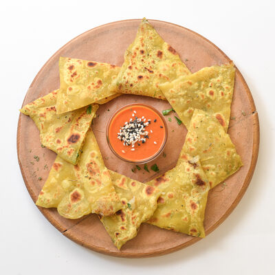 Алу Паратха в Вегетарианское кафе Мантра Бар по цене 360 ₽