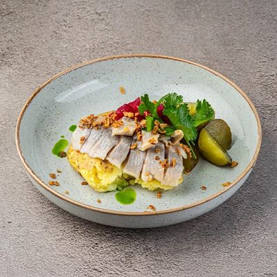 Сельдь с печеным картофелемв Бар с едой Пороселло по цене 490 ₽