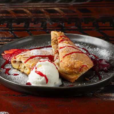 Штрудель с яблоком в Bistro 113 по цене 650 ₽