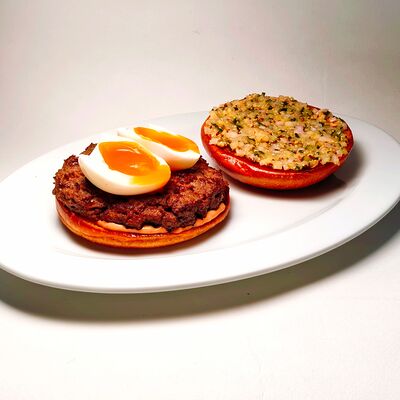 Бифштекс, русский соус, яйцо всмятку в I’m Thankful for Today по цене 760 ₽