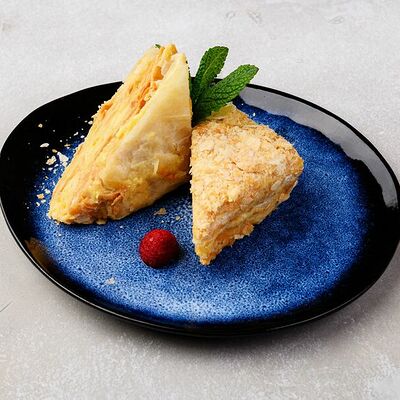 Наполеон в Sushi & More по цене 300 ₽