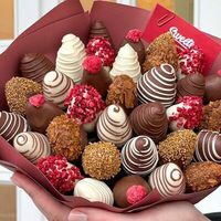 Букет из клубники в шоколаде Caramel M в Sweets