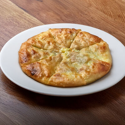 Хачапури классический маленький с сыром в Кафе хачапури по цене 432 ₽