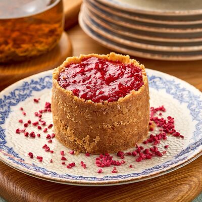 Чизкейк малина-клубникав Нино по цене 620 ₽