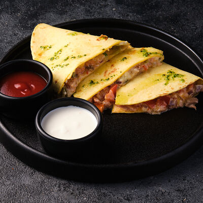 Кесадилья в Friends по цене 530 ₽