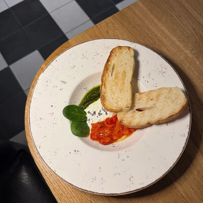 Страчателла с лечо из перцев и песто в Фабрика по цене 520 ₽