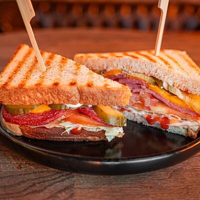 Сэндвич Ветчина в Бар Крафт 1.0 по цене 600 ₽