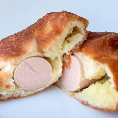 Пирожок с сосиской и картошкой в Столовая Щи-Борщи по цене 116 ₽