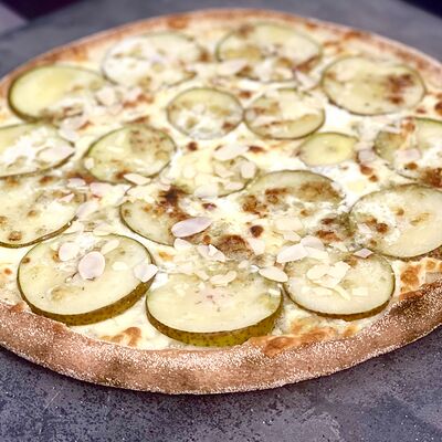 Пицца Груша-камамбер в Pizza Mafia по цене 1000 ₽