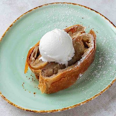 Грушевый штрудель в Beer House по цене 450 ₽