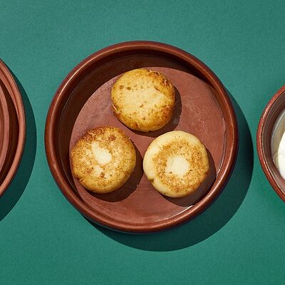 Сырники из надуги в Хачапури и вино по цене 197 ₽