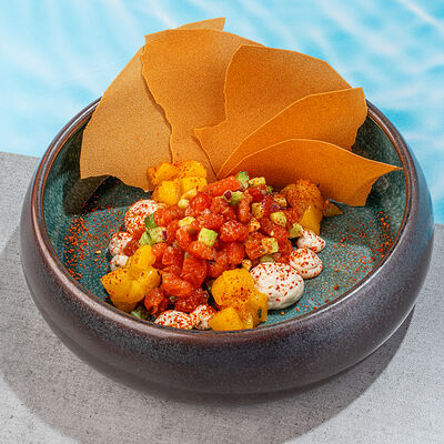 Тартар из лосося с манго в Nemo по цене 910 ₽