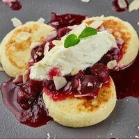 Сырники с вишней и крем-чизом в Гуленьки на Комсомольском