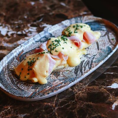 Омлет с окороком и пармезаномв Пинки Бандински по цене 29 р.