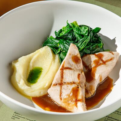 Куриная грудка с картофельным пюре в М2 Органик Клуб Зиларт по цене 990 ₽