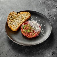 Тартар из говядины в Британника
